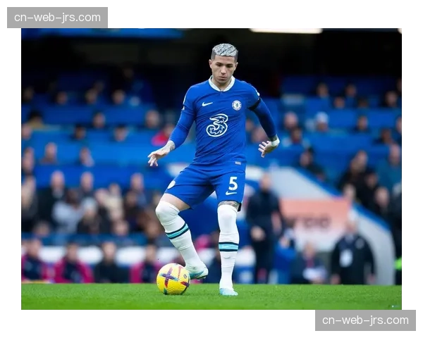 阿根廷恩佐费尔南德斯中场控制 切尔西球员攻防转换节奏主导